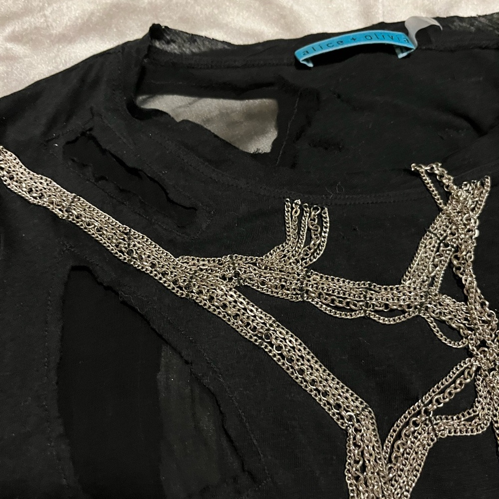 Alice and Olivia “Rock ‘n’ Roll” Black & Silver Chain Top. 🖤